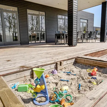 Beach Front Home In Haderslev With Sauna הדרסלב